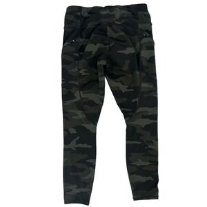 Athleta Camo Contender tight Zipper Side Pocket Legging Athletic Workout size M